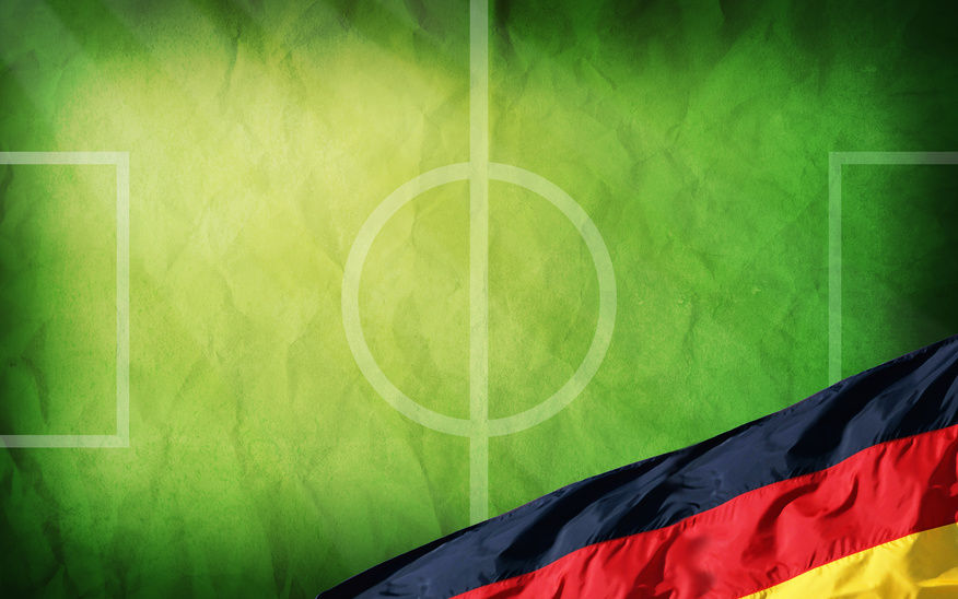 Fussballfeld mit Deutschlandfahne